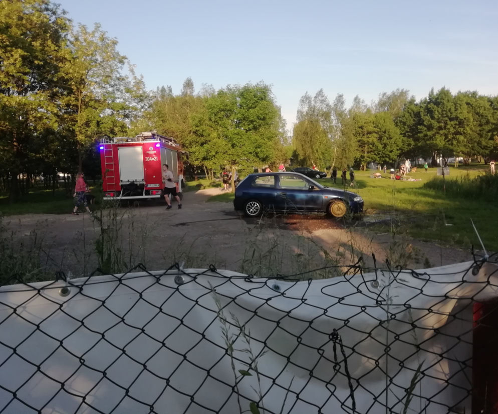 Samochód wykąpał się na Bagrach - i to dosłownie! [ZDJĘCIA INTERNAUTY]