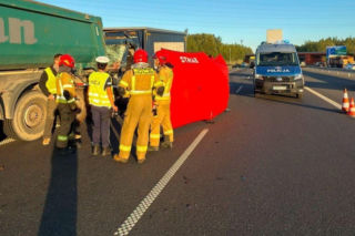 Wypadek na A4 w Katowicach. Zderzyły się dwie ciężarówki, są ranni