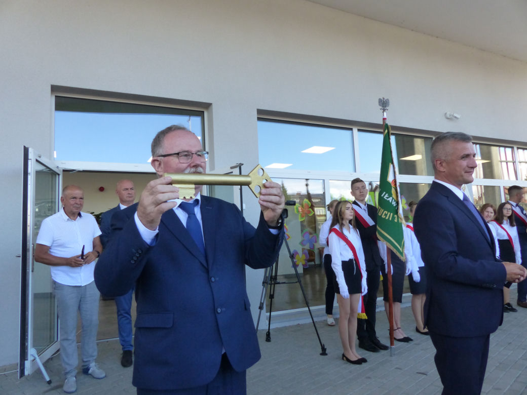 Otwarcie szkoły przy Sucharskiego