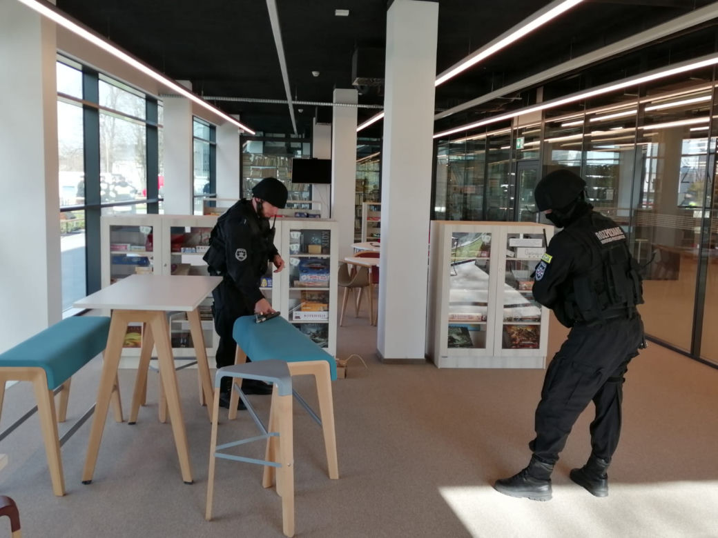 Co się wydarzyło w Mediatece? Biblioteka zagrożona wybuchem, wszystkie służby w akcji!