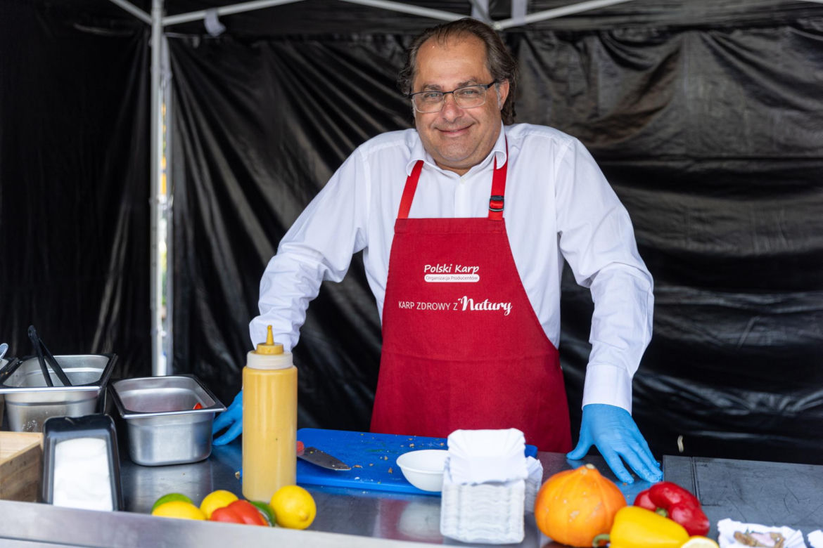 Marek Gróbarczyk serwuje burgery prosto z foodtracka 