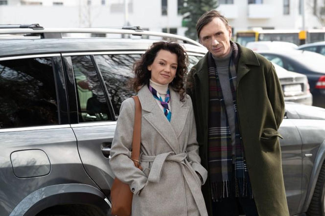 Pierwsza miłość, odcinek 4191. Fryderyk (Andrzej Kłak), jego "szwagierka"