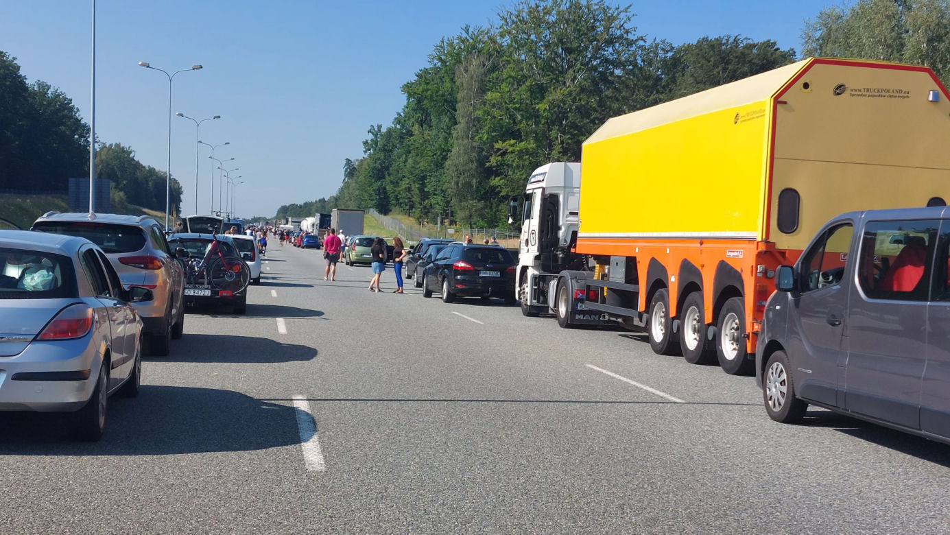 Wypadek na A1. Pożar samochodu zablokował autostradę