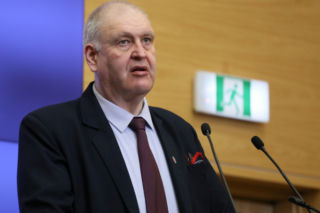 Zamieszanie wokół TK! Strona Trybunału informuje o zawieszeniu prezesa. Święczkowski: „Jestem w drodze do Warszawy”