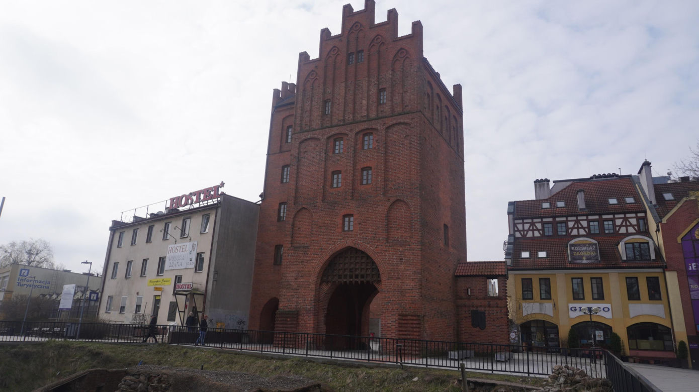 W Olsztynie były trzy bramy obronne. Z niektórych pozostały tylko ruiny