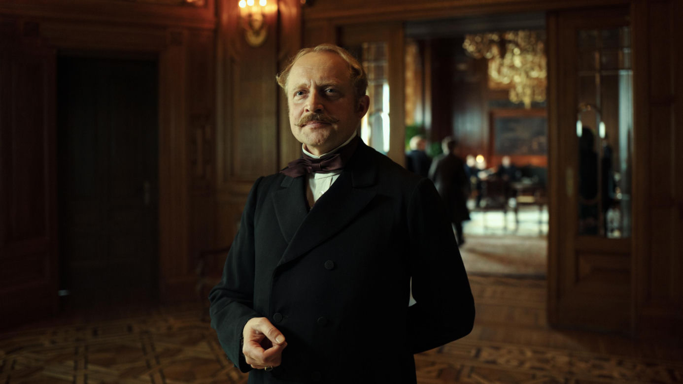 Piotr Adamczyk jako Baron Krzeszowski
