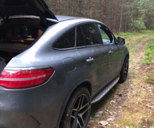 Policjanci odzyskali kilka kradzionych aut, w tym imponującego Mercedesa