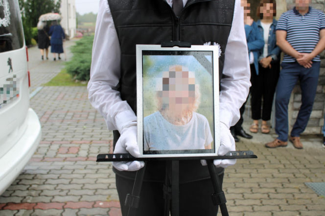 Niebo zapłakało nad Reginą Ż. Wzruszający pogrzeb ofiary tragedii na Węgrzech