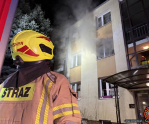 Kolejny tragiczny pożar. Wynieśli ją z mieszkania nieprzytomną. Nie żyje