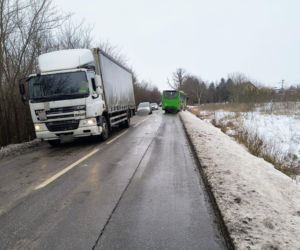 Trudne warunki na drogach woj. warmińsko-mazurskiego. Są utrudnienia w ruchu