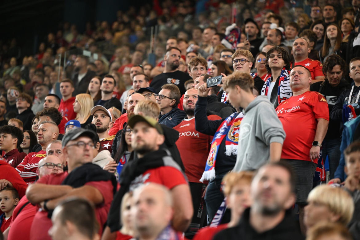 Tak kibice Wisły Kraków bawili się na trybunach. Znajdź się na zdjęciach