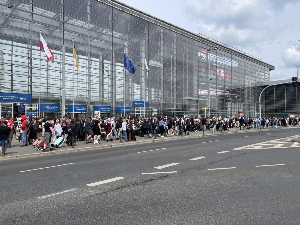 Pyrkon 2024 z kolejnym rekordem! Gigantyczna kolejka do wejścia ustawiała się na kilka godzin przed otwarciem! 