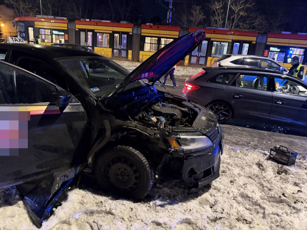 Warszawa: Tramwaje skierowane na objazdy! "Zdarzenie z udziałem BMW"
