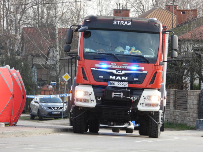 Zignorowała opuszczone rogatki, z torów zmiótł ją nadjeżdżający pociąg. Dramat w Jasiennicy Mazowieckiej