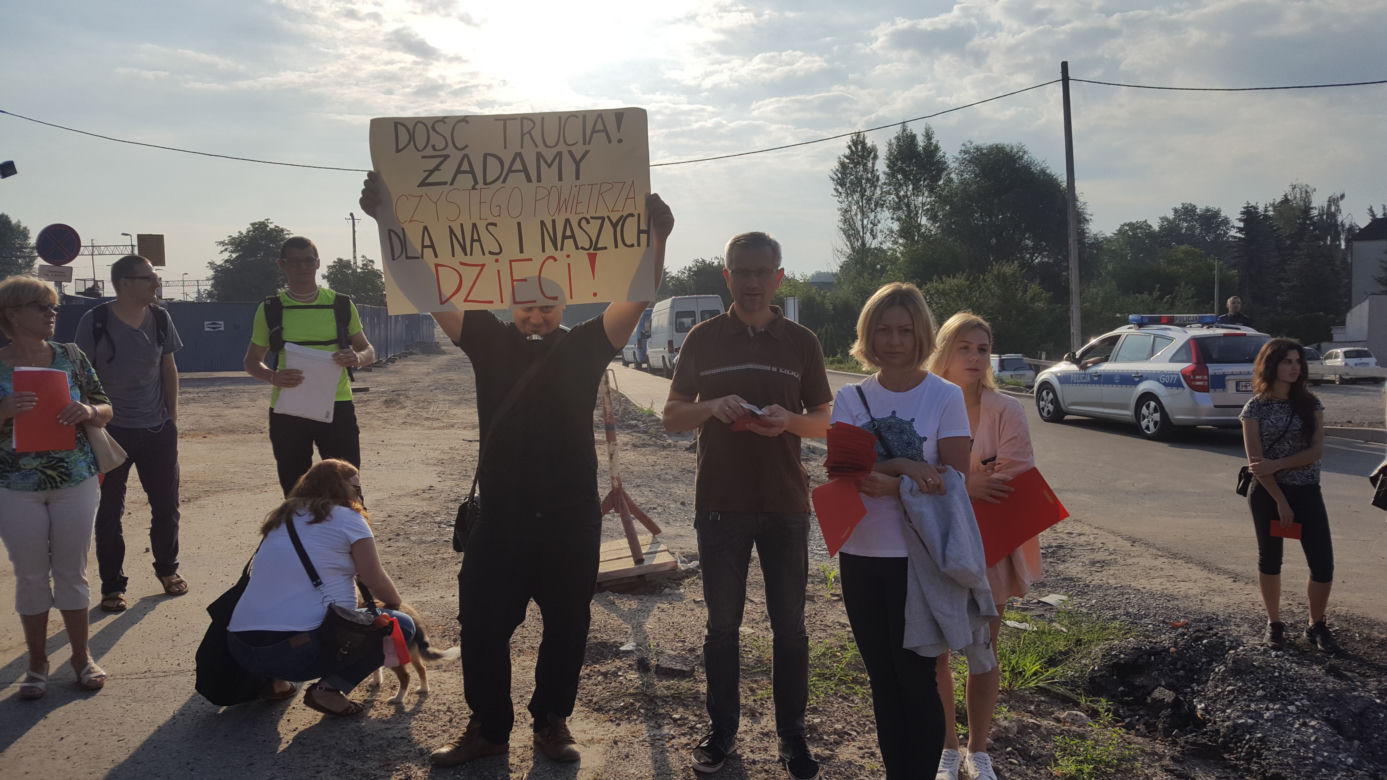 "Dość trucia!": Mieszkańcy Skawiny protestują [WIDEO, ZDJĘCIA, AUDIO]