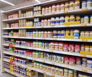 Gdzie kupić najtaniej białą kiełbasę, majonez, jaja, masło i cukier na Wielkanoc 2026? Sprawdzamy aktualne ceny w pięciu sieciach