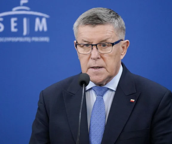 Kuźmiuk bije na alarm! „Tempo zadłużania jest nieprawdopodobne