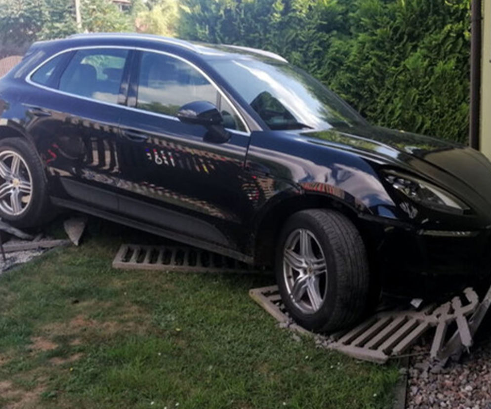 Babcia w Porsche potrąciła swoją wnuczkę