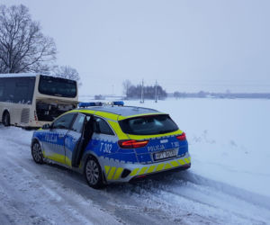 Zima paraliżuje Warmię i Mazury! Tysiące domów bez prądu. Komunikacja publiczna zakopana w śniegu