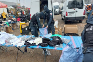 Torebki i odzież znanych marek, podrobione, na lubuskich bazarach