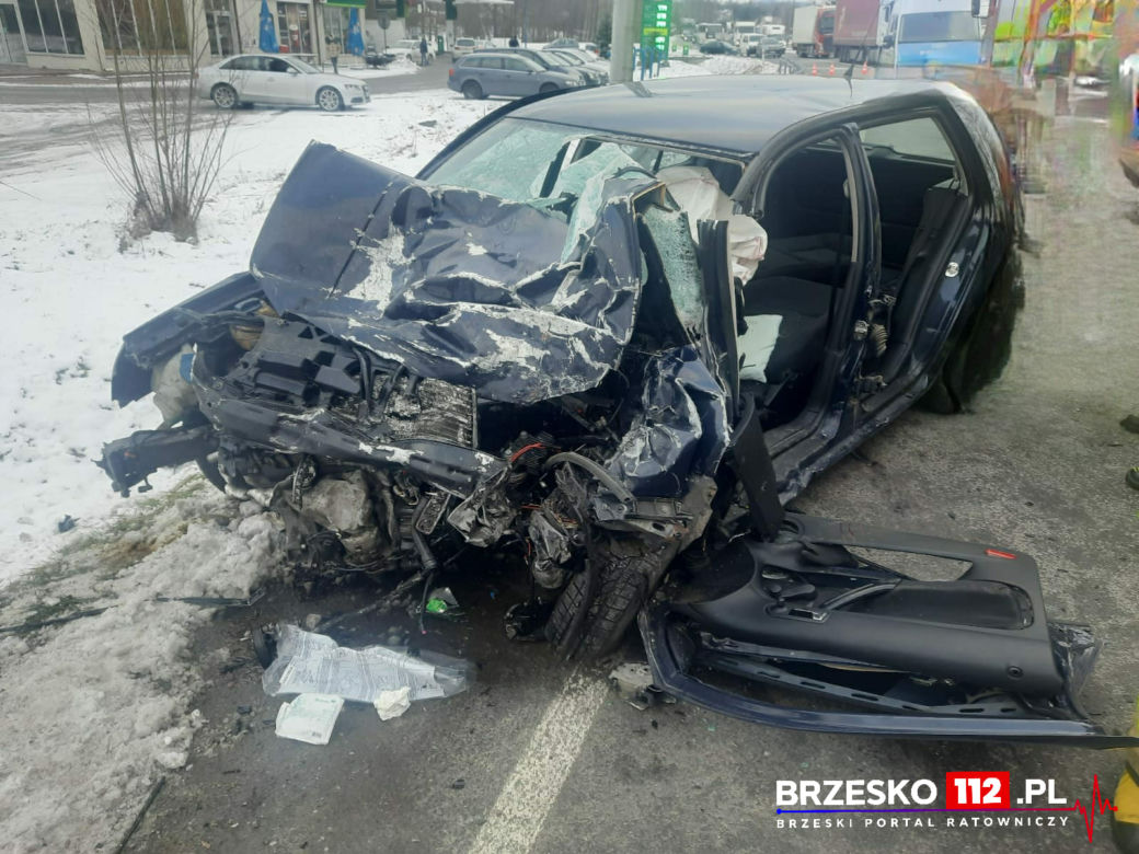 Jurków. Zderzenie czołowe ciężarówki z osobówką