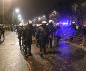 Nocne protesty pod domem Jarosława Kaczyńskiego