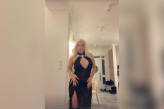 Sara James olśniła na studniówce! Odważne wycięcie i blond włosy