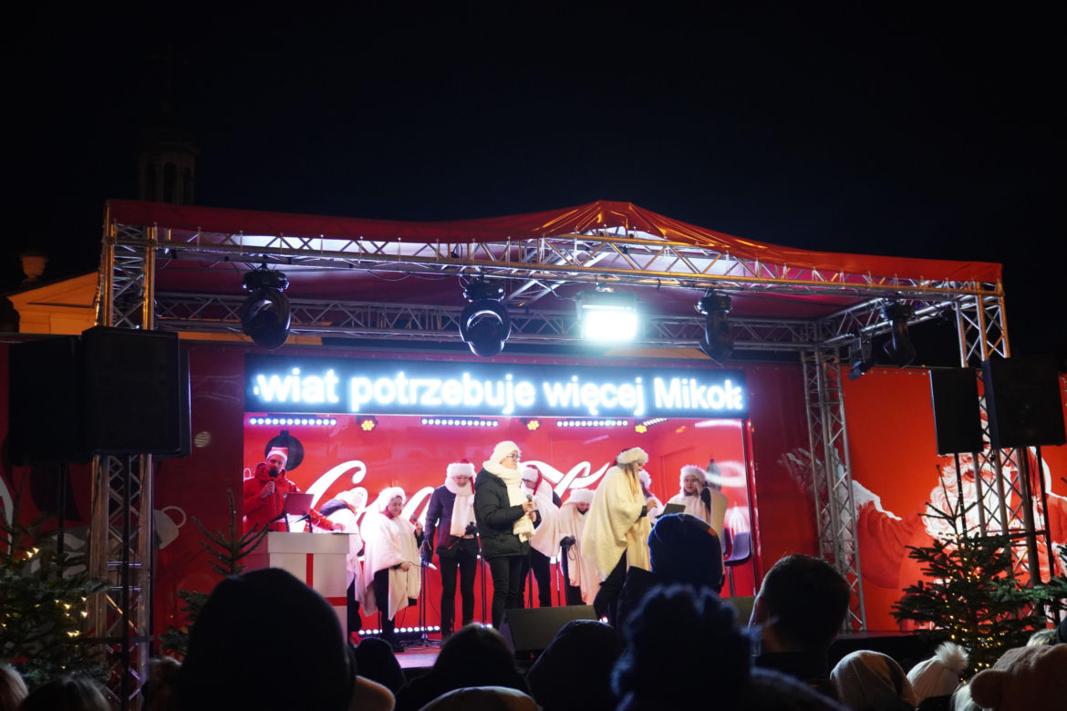 Ciężarówka Coca-cola w Białymstoku! Świąteczna atrakcja przyciągnęła tłumy mieszkańców na Rynek Kościuszki