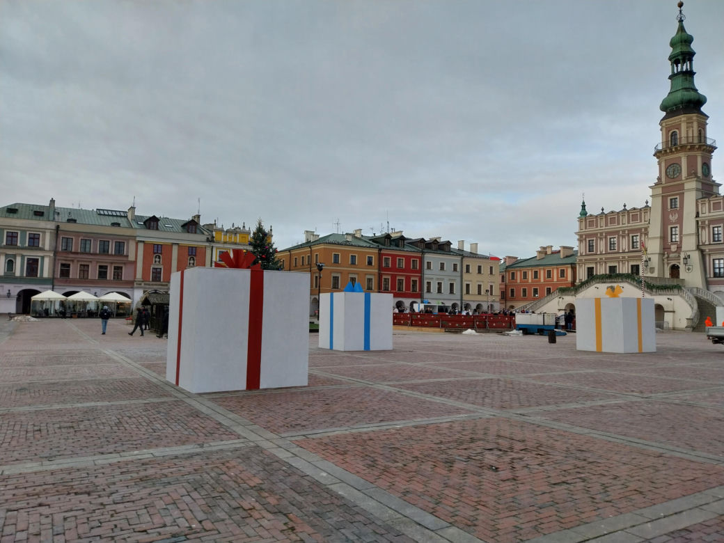 Dekoracje świąteczne na Rynku Wielkim w Zamościu