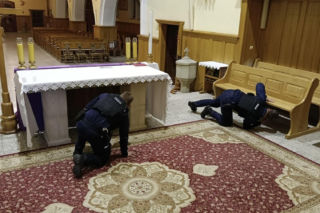 18-latek wywołał alarm w kościele. Policjanci szukali bomby nawet pod ołtarzem