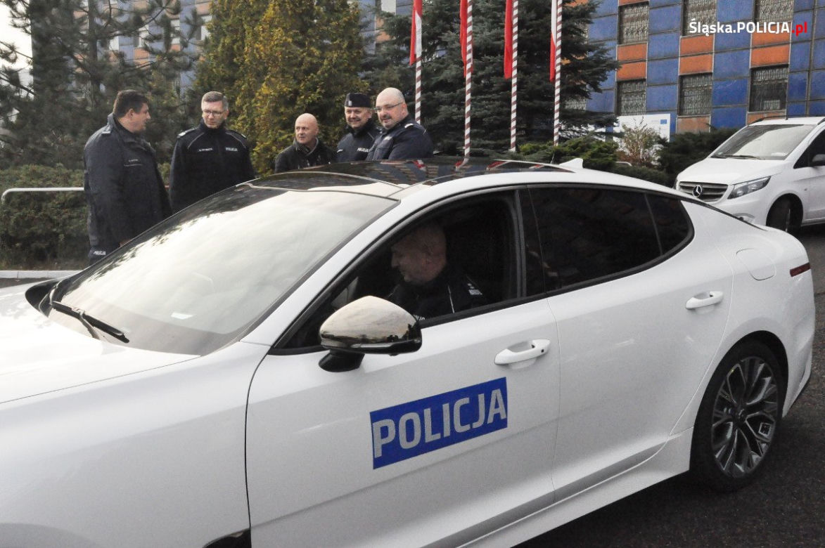 Nowe radiowozy KIA Stinger dla polskiej policji
