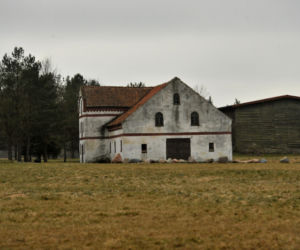 Pałac nad jeziorem czeka na Kaczyńską