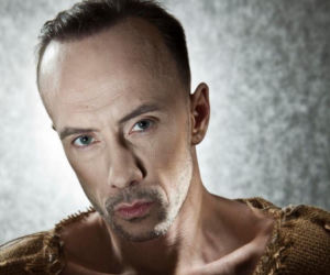 Adam Darski w worku pokutnym