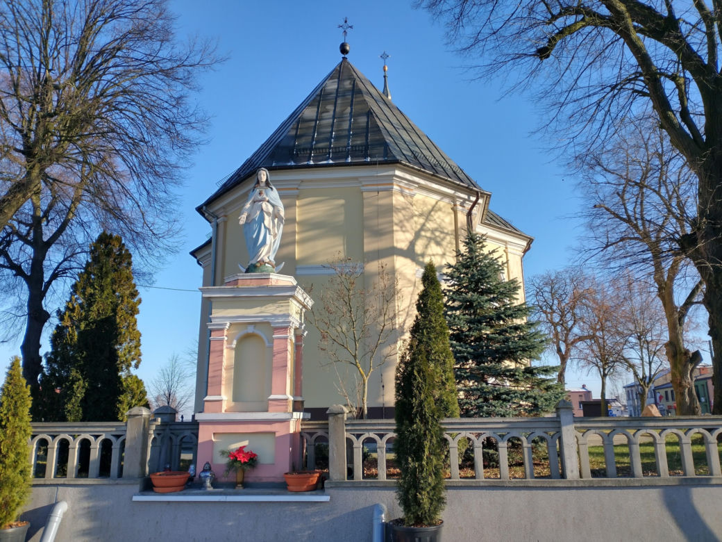 To najmłodsze miasto w województwie łódzkim. Zachwyca najpiękniejszym rynkiem w regionie