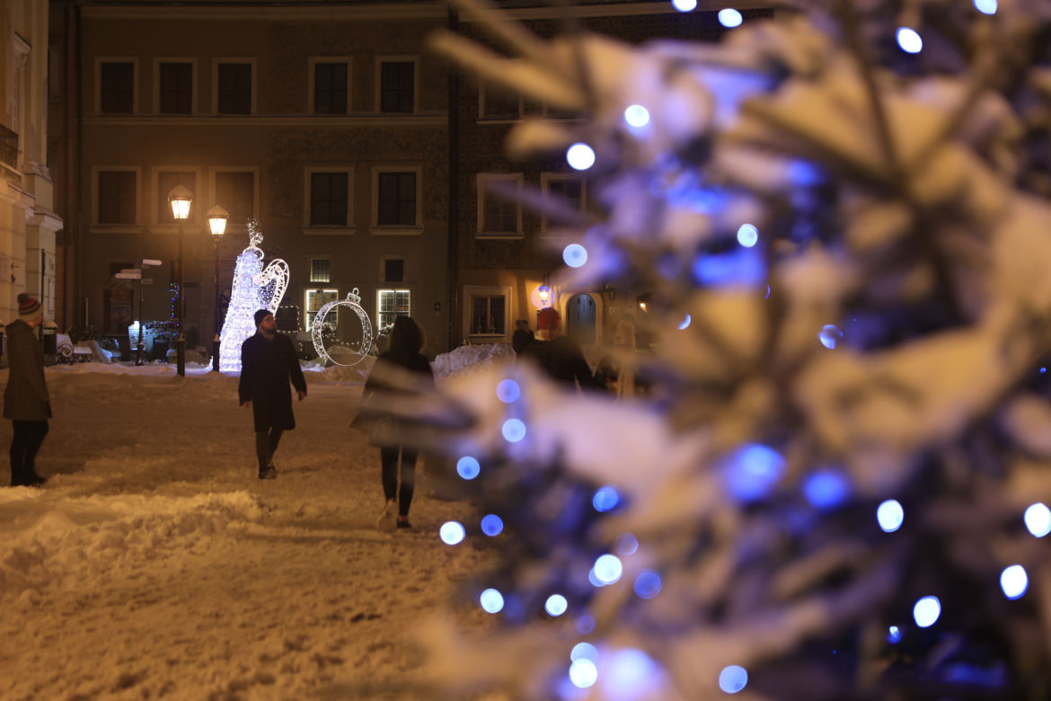 Śnieżny Lublin wieczorową porą