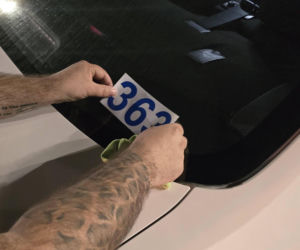 Skontrolowali taksówkarzy i kierowców na aplikację w Lesznie. Kto i jak wozi pasażerów?