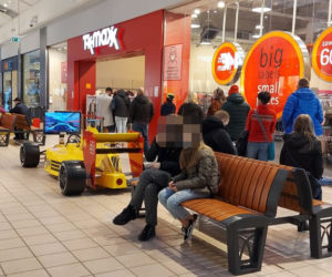 Krakowianie rzucili się na zakupy w ostatni dzień przed lockdownem. Tłumy w galeriach!