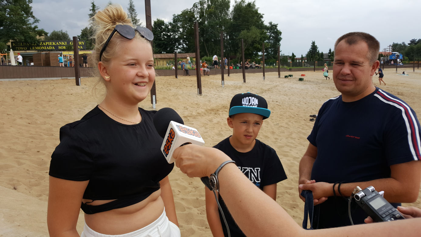 Bydgoska ekipa Eska Summer City na plaży w Pieczyskach