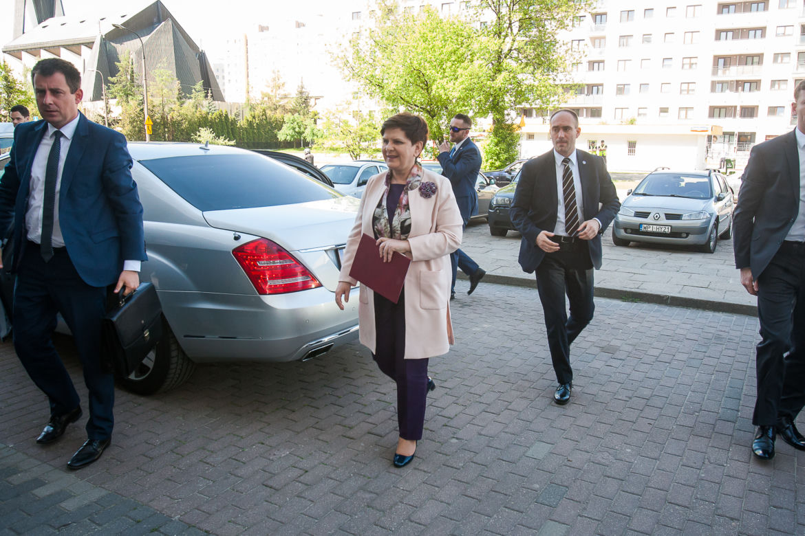 Co ostatnio czytała premier Szydło?! Szefowa rządu w Super Expressie