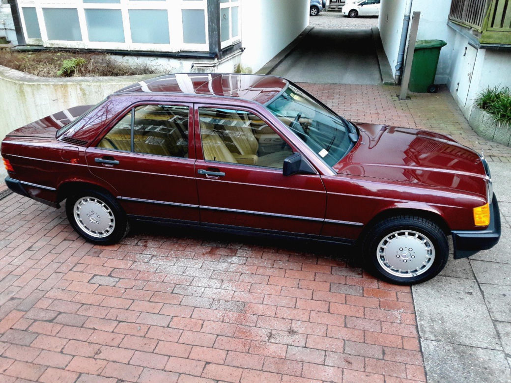 Mercedes-Benz 190E z przebiegiem 499 km
