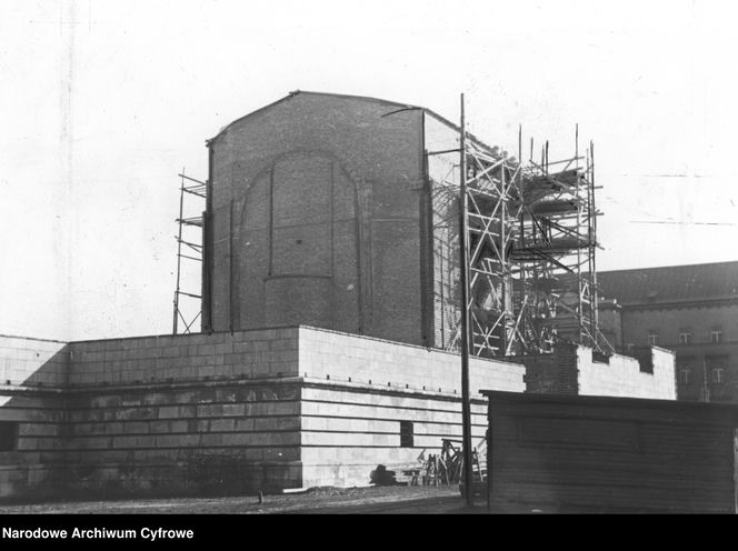 To największa archikatedra w Polsce. Była symbolem buntu wobec władz komunistycznych