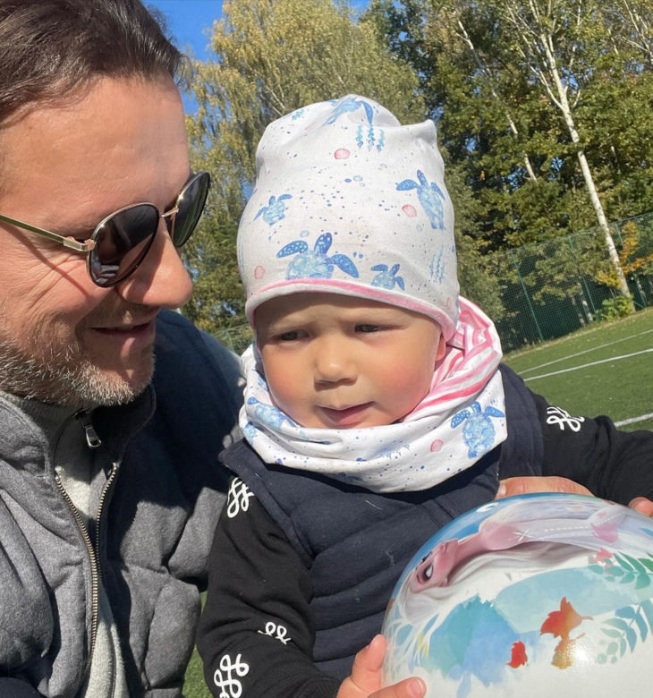 Henio Majdan w stylizacji wartej fortunę! Na widok ceny samych okularów spadniecie z krzeseł!