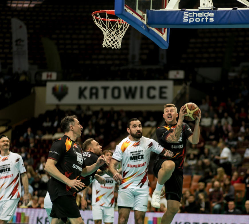 Legendarny Kosmiczny Mecz z Aniołami w Spodku: Gwiazdy zagrały dla Domu Aniołów Stróżów 