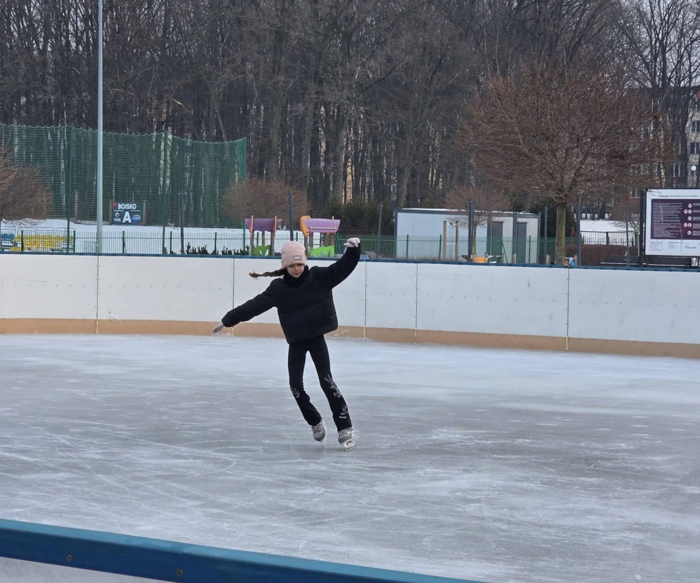 6 stycznia ruszyło kraśnickie lodowisko. Jest darmowe i otwarte codziennie