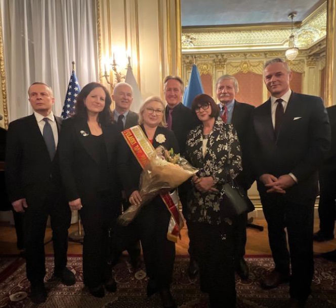 Szarfowanie Wielkiej Marszałek Parady Pułaskiego Iwony Korgi