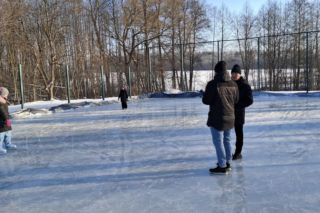 Lodowisko zamiast Orlika. Strażacy zrobili dzieciom ferie
