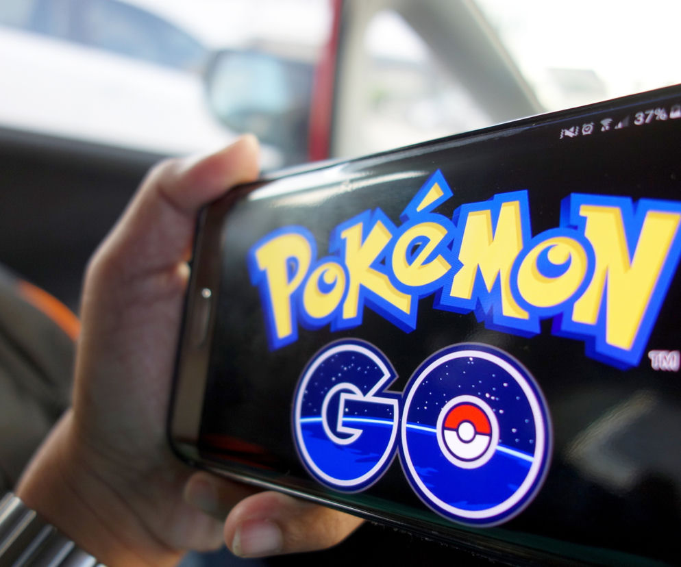 Zamiast złodziei, łapali pokemony. Dwóch policjantów zwolnionych ze służby!