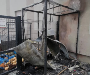 Łódź. Lodówka społeczna Caritasu spłonęła. Komuś bardzo przeszkadzała [FOTO]