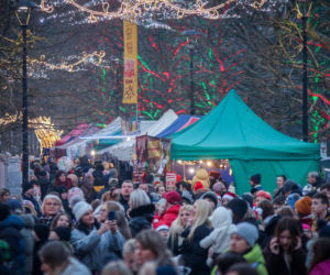 Manufaktura Świętego Mikołaja z Tomaszem Karolakiem w roli Świętego Mikołaja