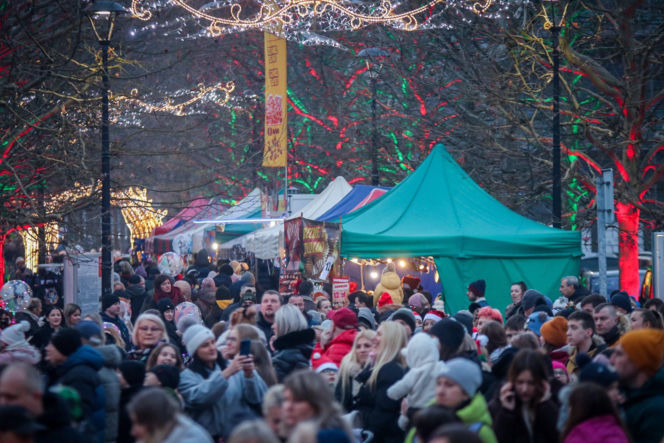 Manufaktura Świętego Mikołaja z Tomaszem Karolakiem w roli Świętego Mikołaja